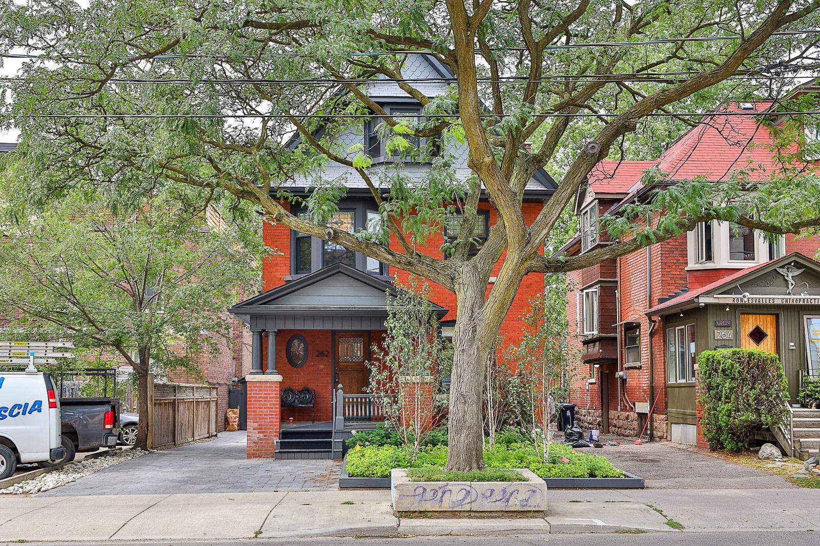 Front exterior of 262 Roncesvalles Avenue